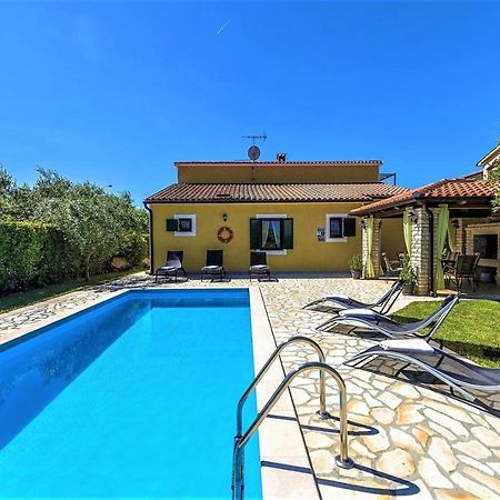 Spacious Three-Bedroom Villa Balun With Pool 포레치 외부 사진