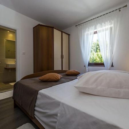 Spacious Three-Bedroom Villa Balun With Pool 포레치 외부 사진