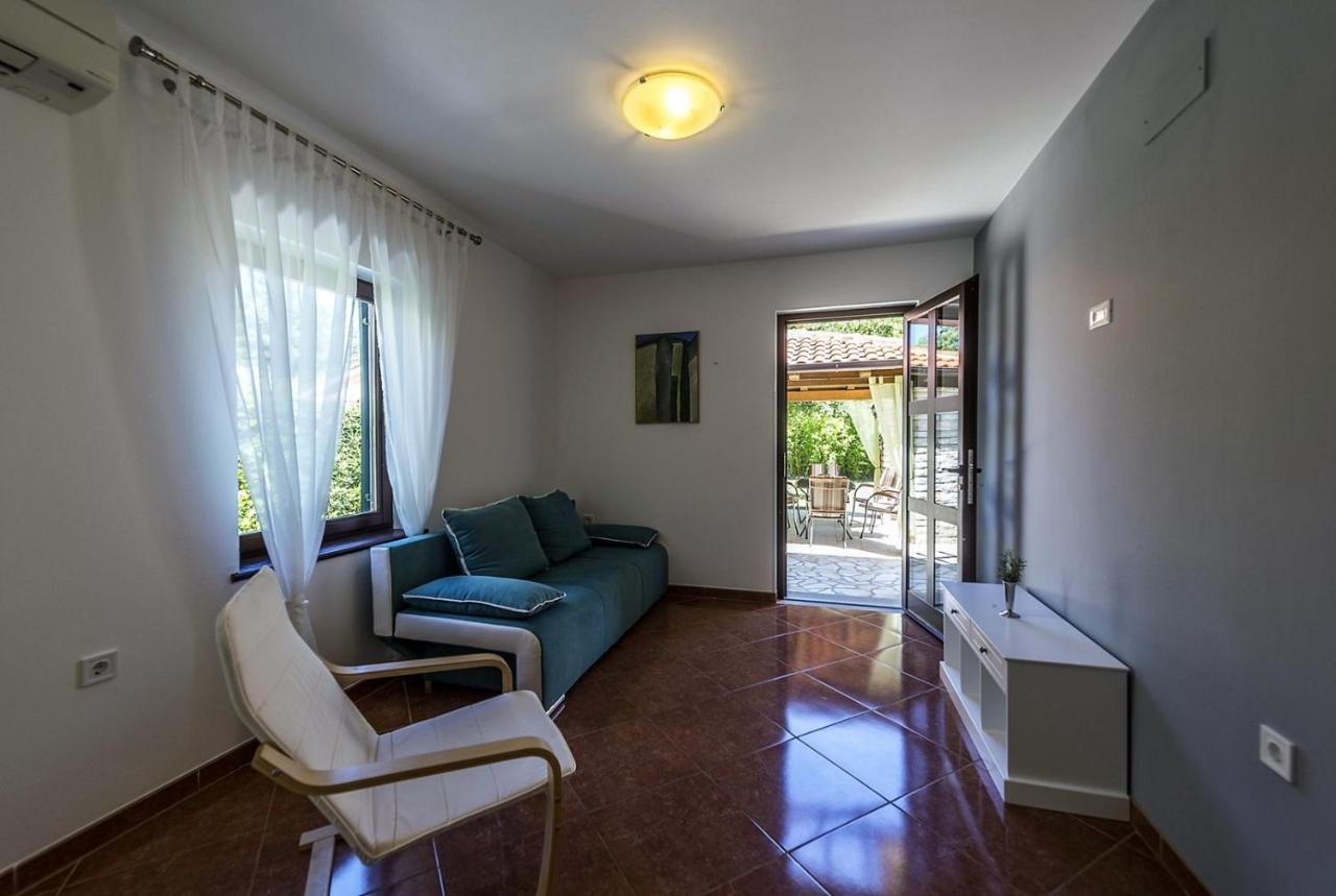 Spacious Three-Bedroom Villa Balun With Pool 포레치 외부 사진