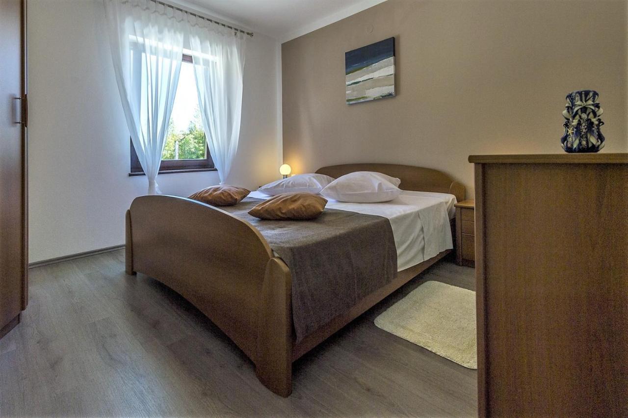 Spacious Three-Bedroom Villa Balun With Pool 포레치 외부 사진