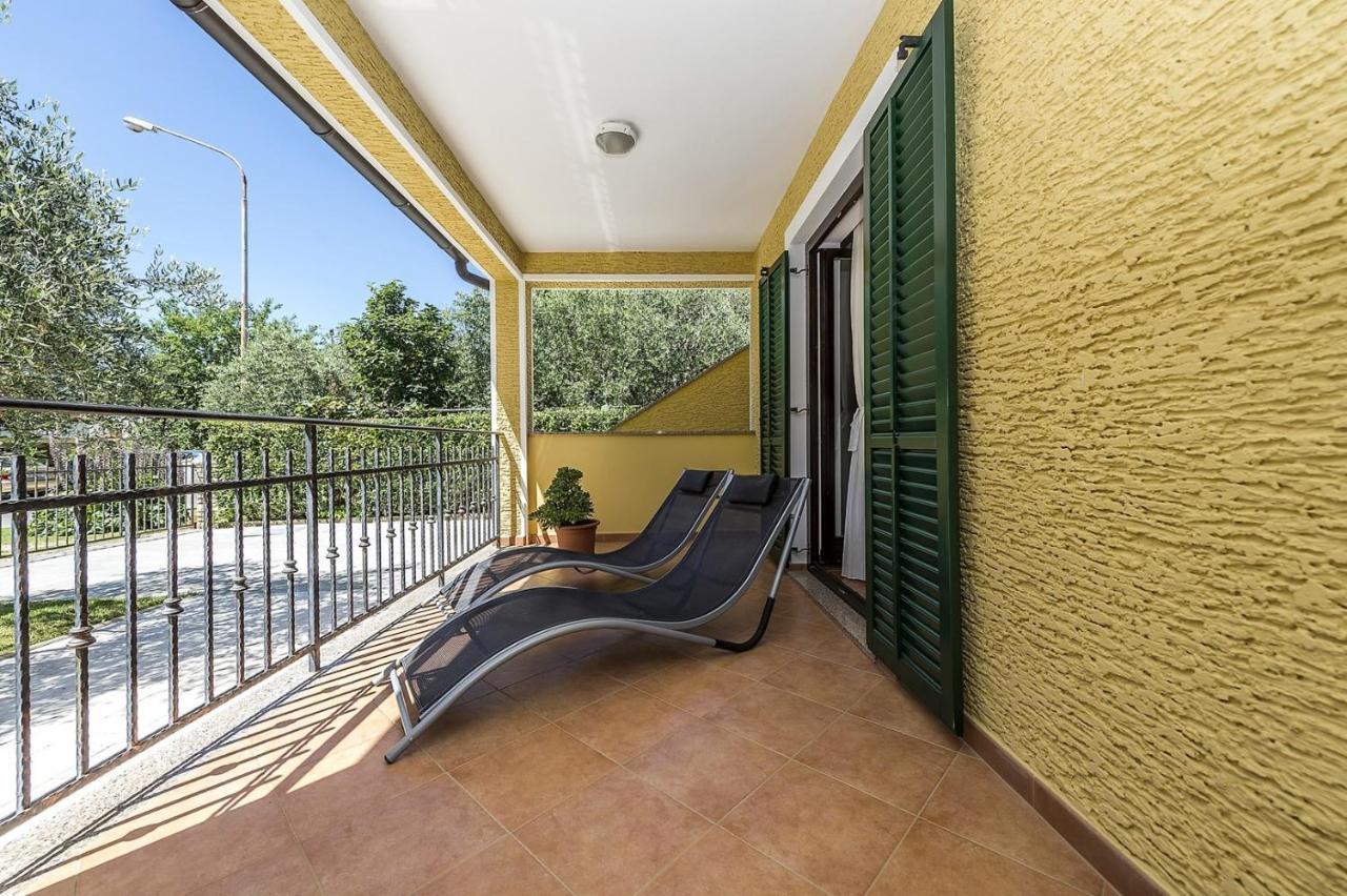 Spacious Three-Bedroom Villa Balun With Pool 포레치 외부 사진