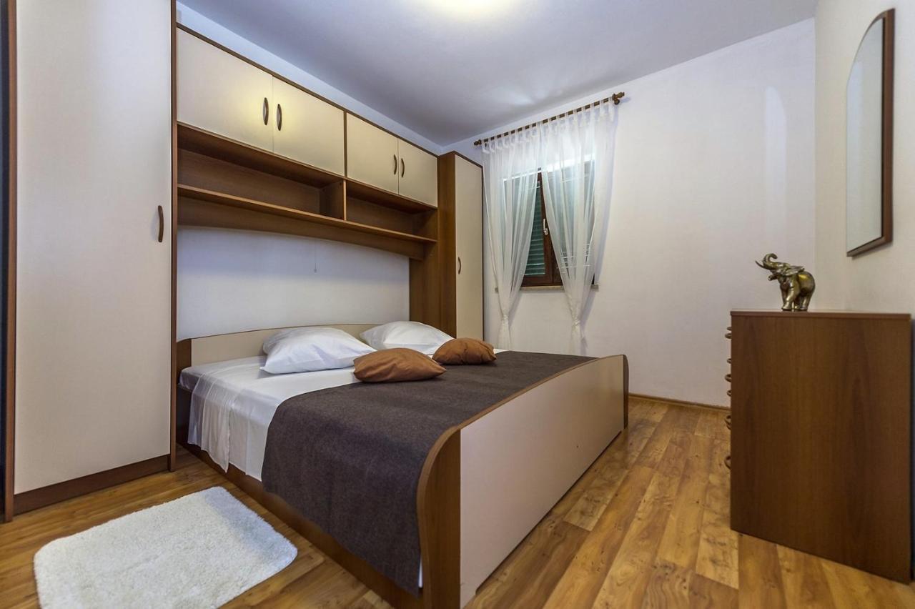 Spacious Three-Bedroom Villa Balun With Pool 포레치 외부 사진