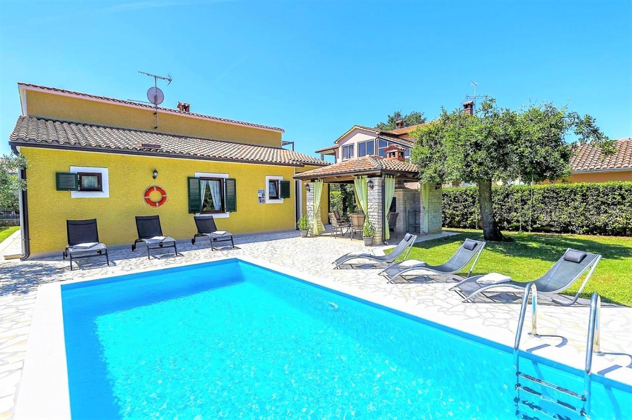 Spacious Three-Bedroom Villa Balun With Pool 포레치 외부 사진
