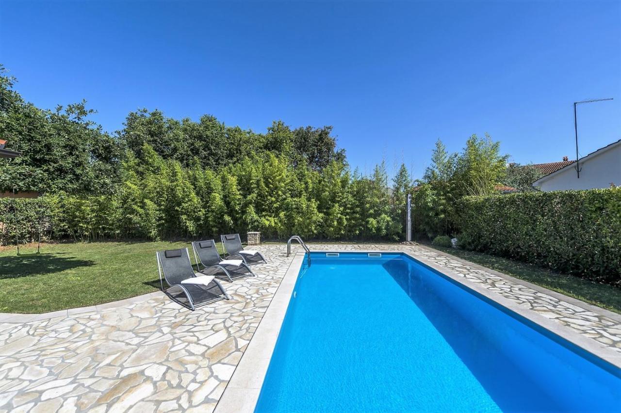 Spacious Three-Bedroom Villa Balun With Pool 포레치 외부 사진