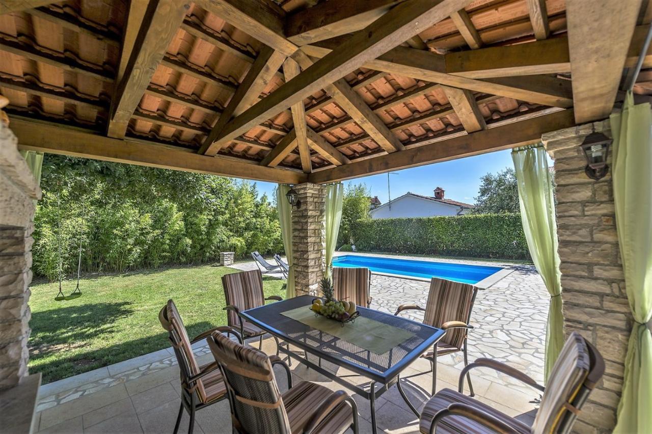 Spacious Three-Bedroom Villa Balun With Pool 포레치 외부 사진